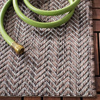 SAFAVIEH Courtyard Outdoor Area Rug 2'3"x5' - Image 4